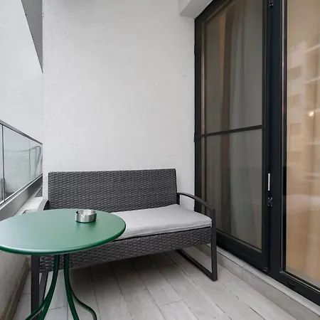 Haven With Balcony * Boekarest